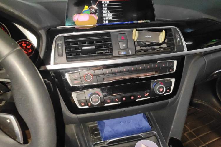 Used BMW 3 Series 2017 320Li M Sport Edition Audio And AC Panel