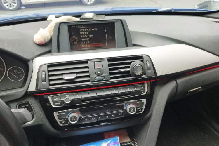 Used BMW 3 Series 2017 320i M Sport Audio And AC Panel