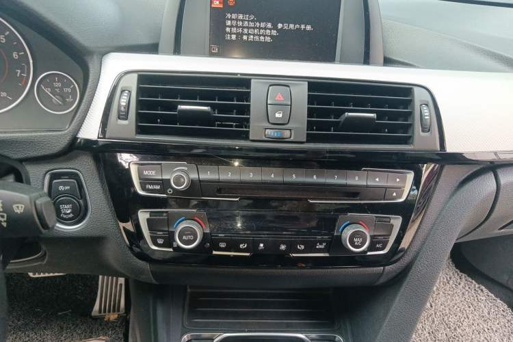 Used BMW 3 Series 2017 320i M Sport Audio And AC Panel