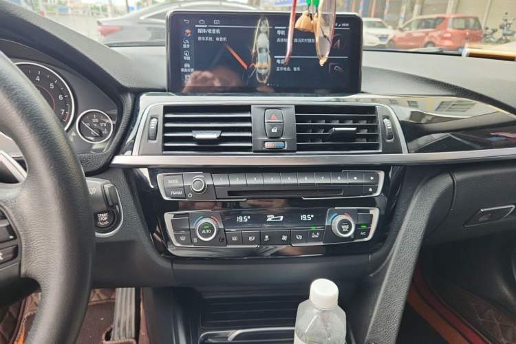 Used BMW 3 Series 2017 320Li M Sport Edition Audio And AC Panel