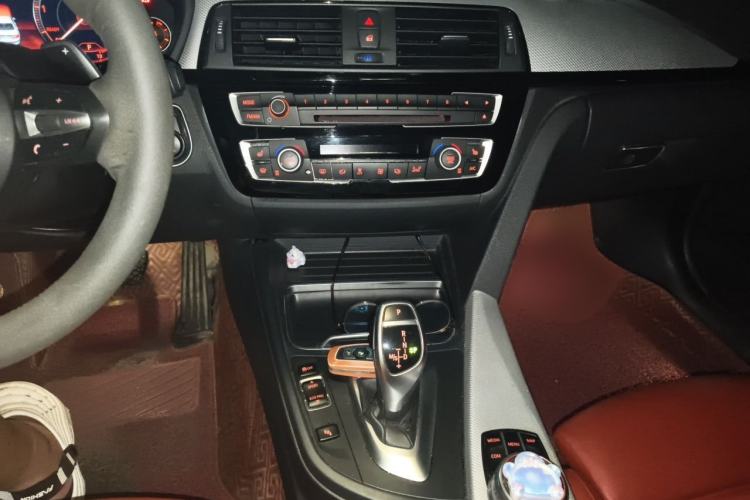 Used BMW 3 Series 2017 330i M Sport Edition Audio And AC Panel