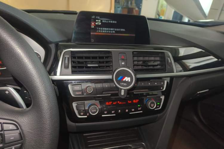 Used BMW 3 Series 2017 320Li M Sport Edition Audio And AC Panel