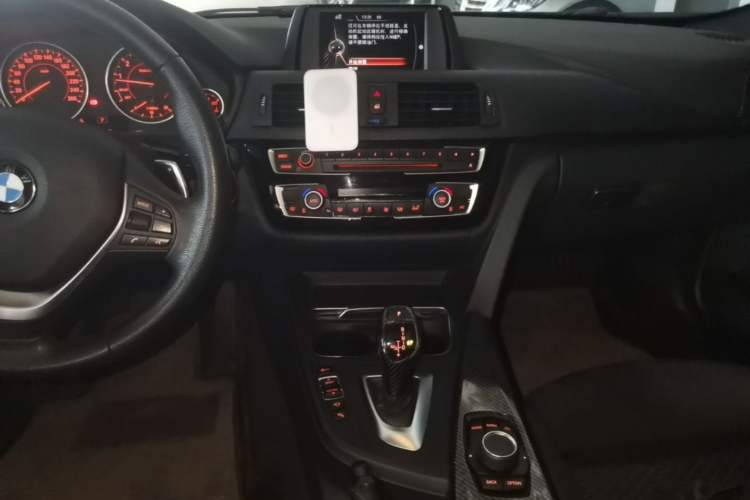 Used BMW 3 Series 2017 320i M Sport Audio And AC Panel