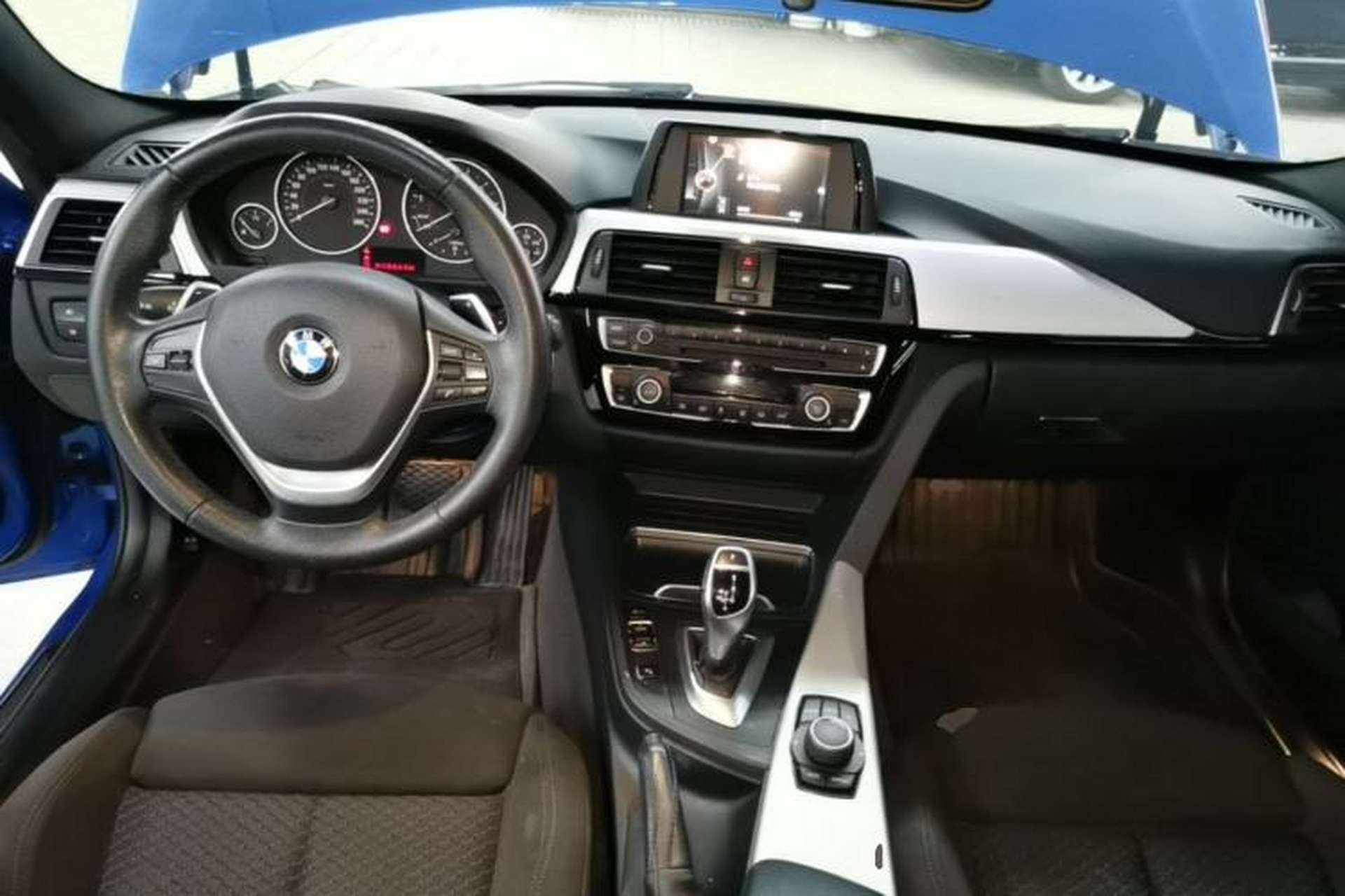 Used BMW 3 Series 2017 320i M Sport Center Console