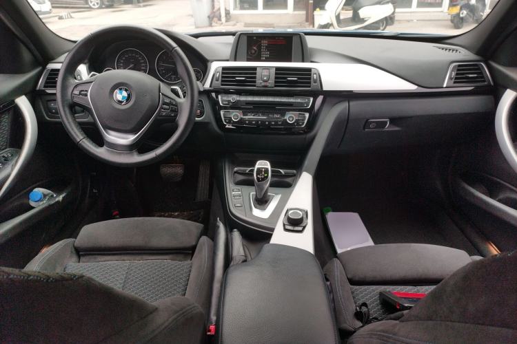 Used BMW 3 Series 2017 320i M Sport Center Console