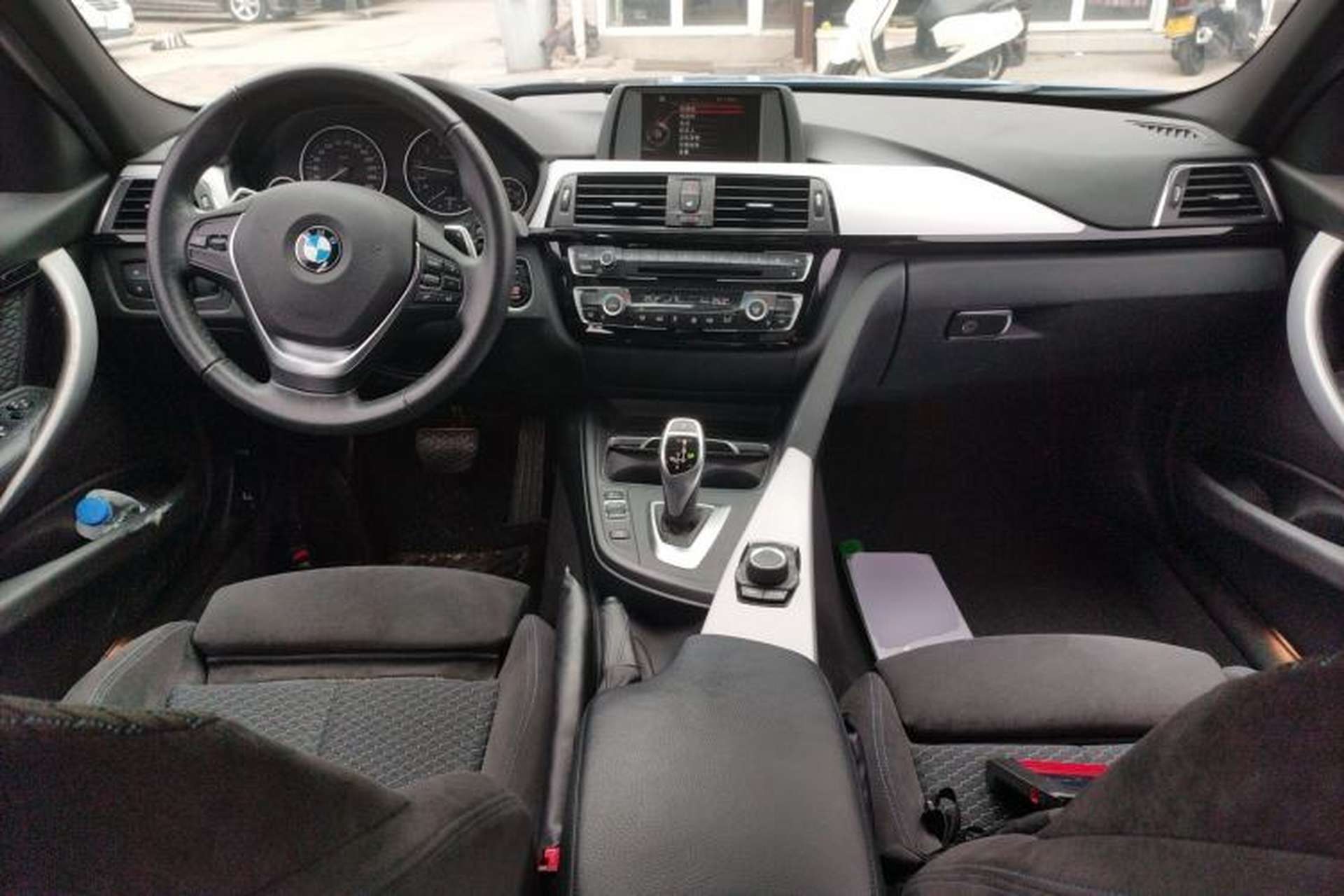 Used BMW 3 Series 2017 320i M Sport Center Console
