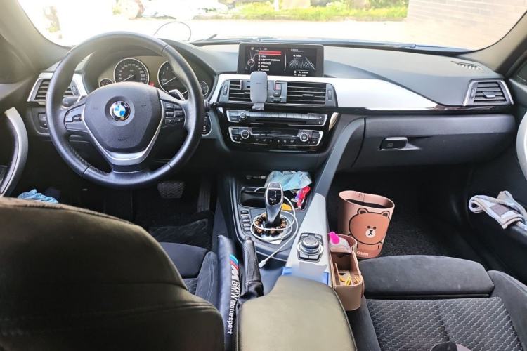 Used BMW 3 Series 2017 320i M Sport Center Console