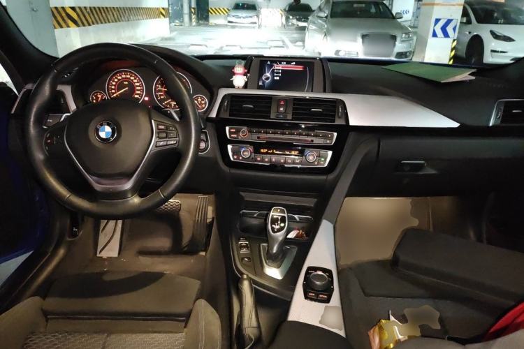 Used BMW 3 Series 2017 320i M Sport Center Console