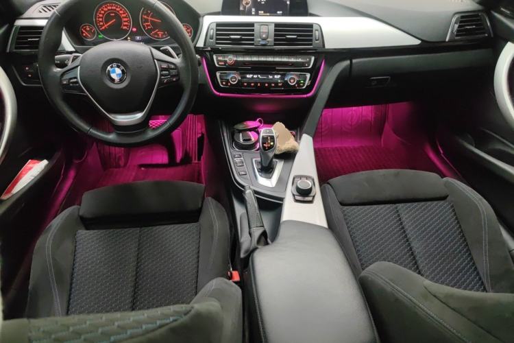 Used BMW 3 Series 2017 320i M Sport Center Console