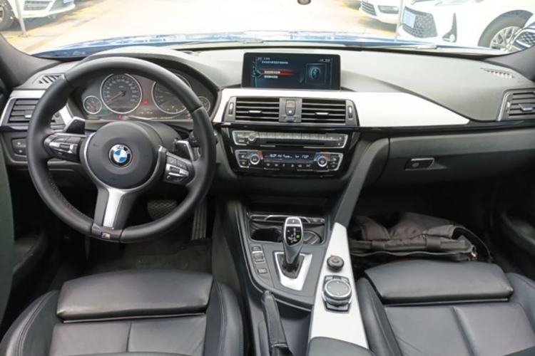 Used BMW 3 Series 2017 330i M Sport Edition Center Console