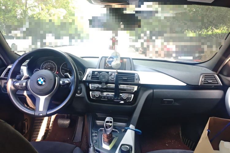 Used BMW 3 Series 2017 320i M Sport Center Console
