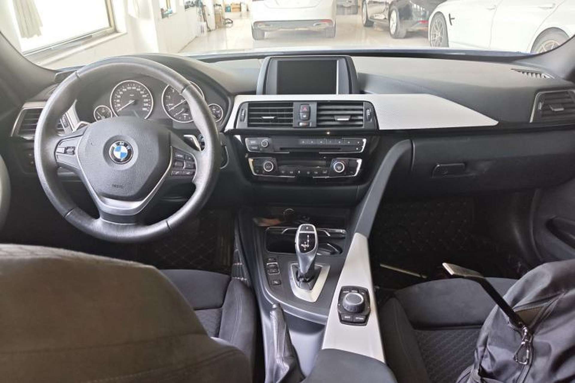 Used BMW 3 Series 2017 320i M Sport Center Console