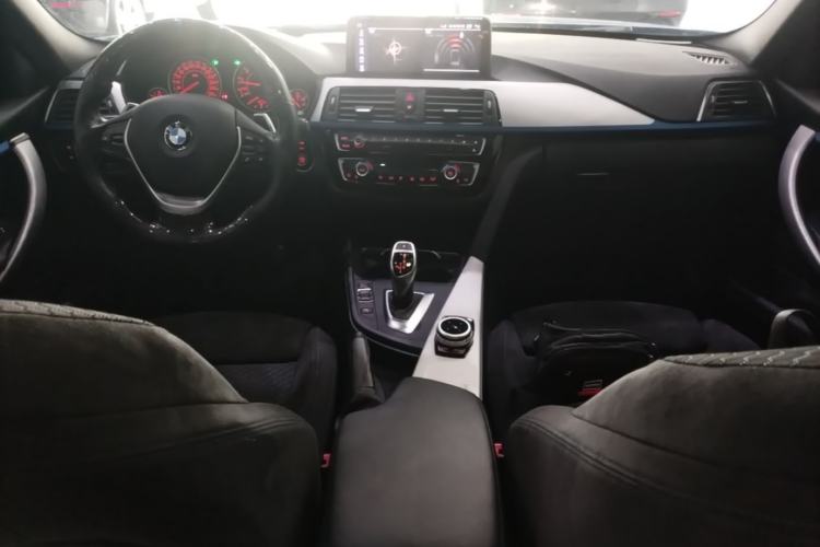 Used BMW 3 Series 2017 320i M Sport Center Console