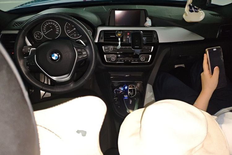 Used BMW 3 Series 2017 320i M Sport Center Console