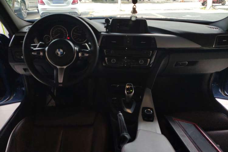 Used BMW 3 Series 2017 320i M Sport Center Console