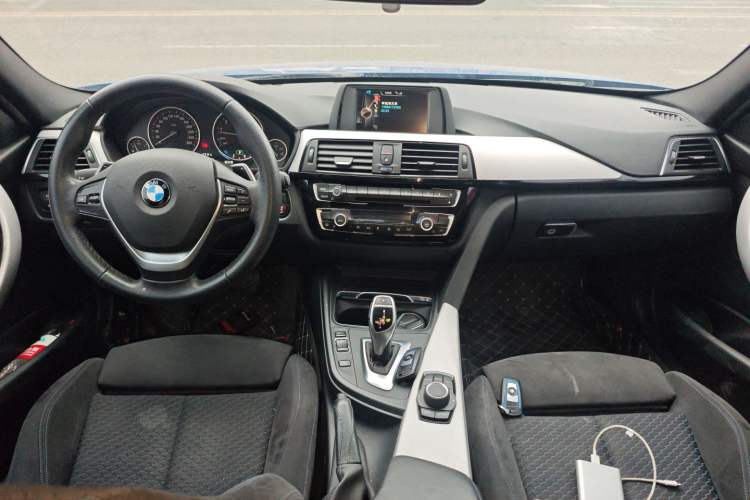 Used BMW 3 Series 2017 320i M Sport Center Console