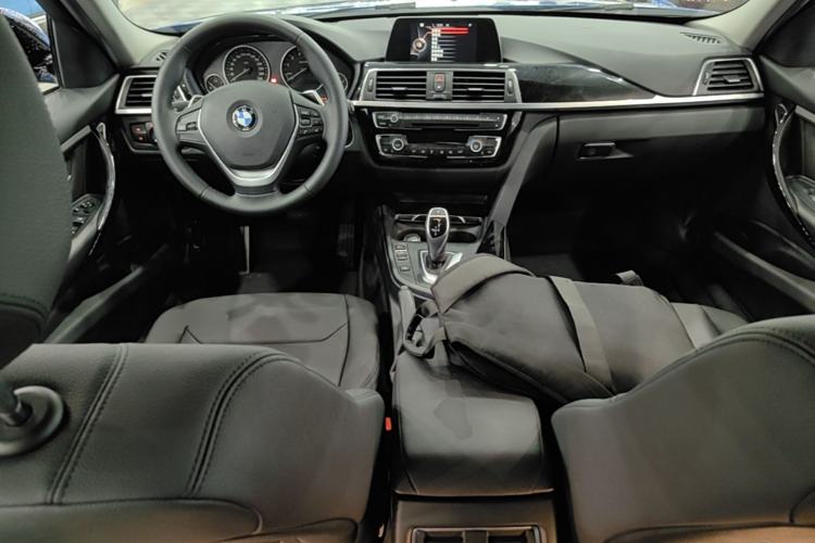 Used BMW 3 Series 2017 320Li M Sport Edition Center Console