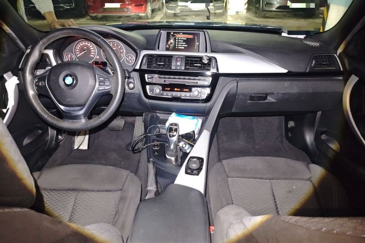 Used BMW 3 Series 2017 320i M Sport Center Console