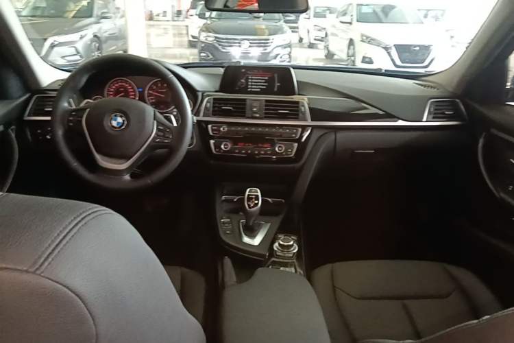 Used BMW 3 Series 2017 320Li M Sport Edition Center Console