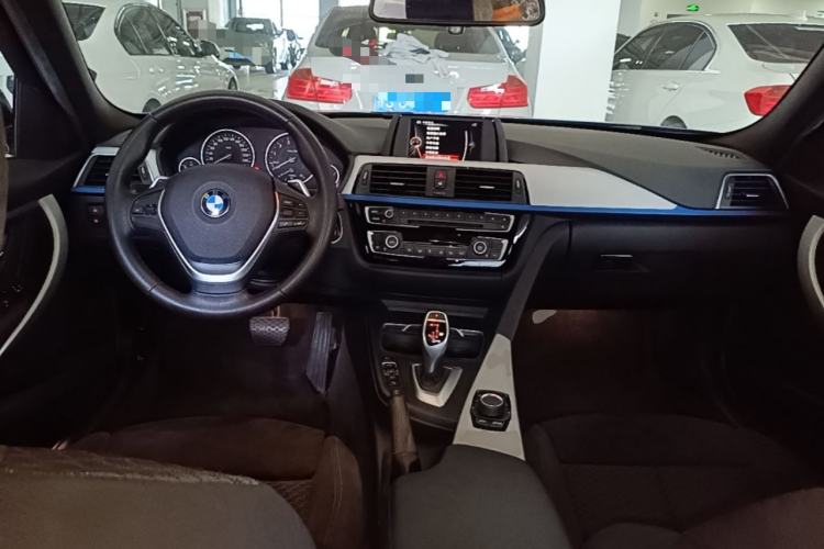 Used BMW 3 Series 2017 320i M Sport Center Console