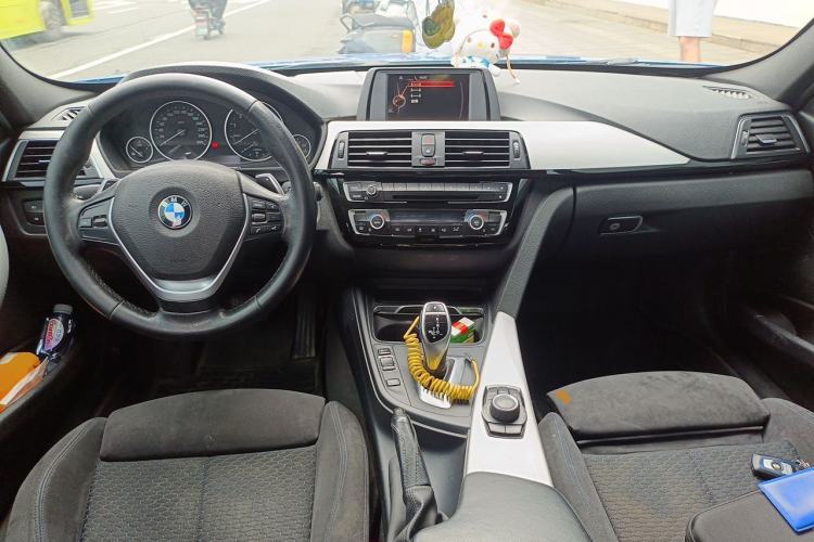 Used BMW 3 Series 2017 320i M Sport Center Console