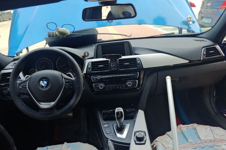 Used BMW 3 Series 2017 320i M Sport Center Console