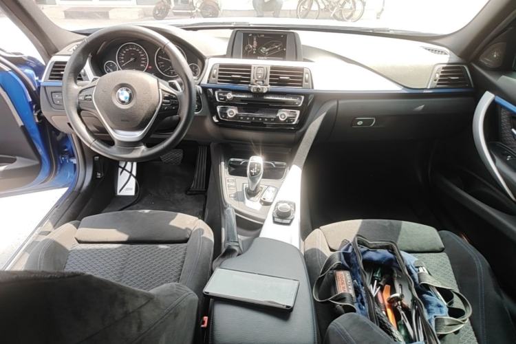 Used BMW 3 Series 2017 320i M Sport Center Console
