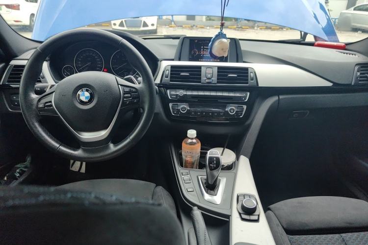 Used BMW 3 Series 2017 320i M Sport Center Console