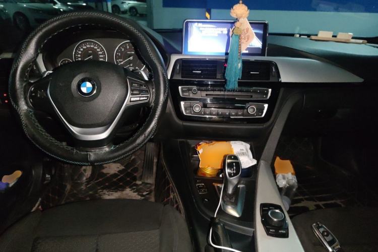 Used BMW 3 Series 2017 320i M Sport Center Console
