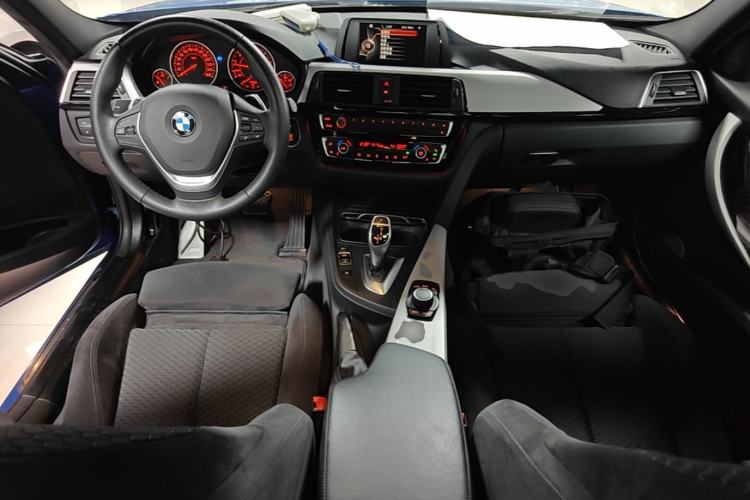 Used BMW 3 Series 2017 320i M Sport Center Console