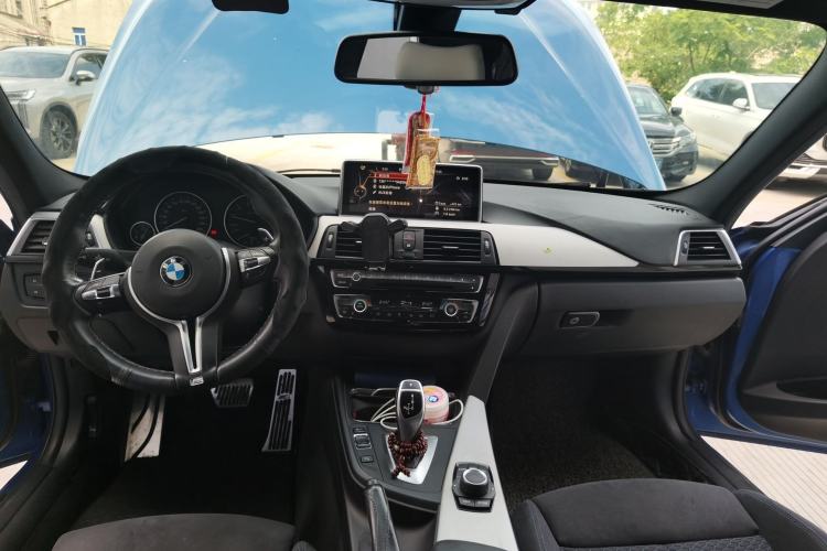Used BMW 3 Series 2017 320i M Sport Center Console