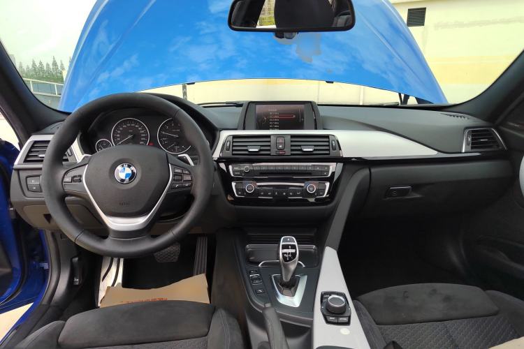 Used BMW 3 Series 2017 320i M Sport Center Console