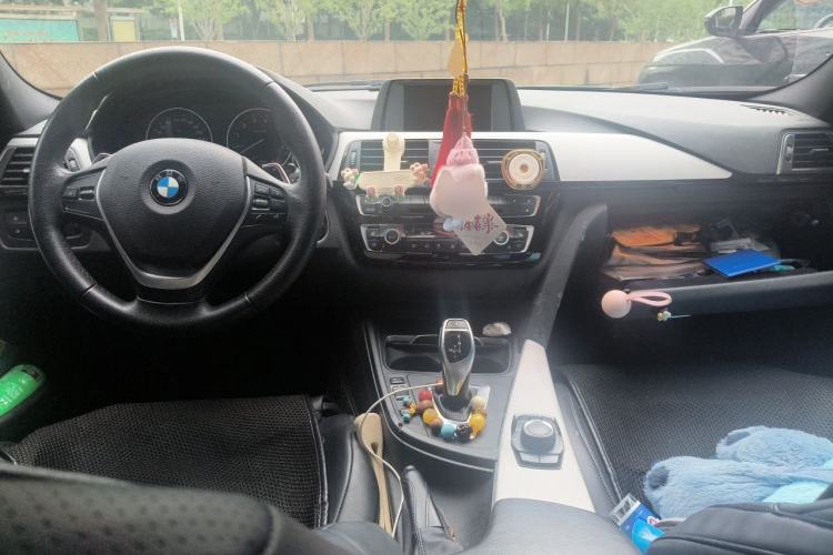 Used BMW 3 Series 2017 320i M Sport Center Console