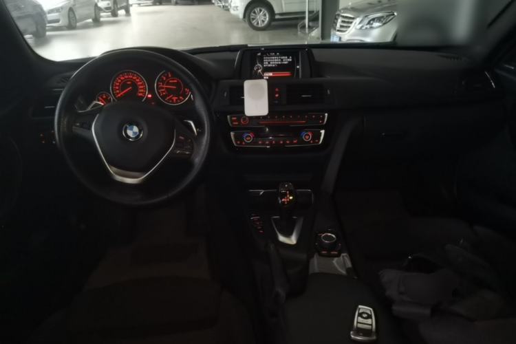 Used BMW 3 Series 2017 320i M Sport Center Console