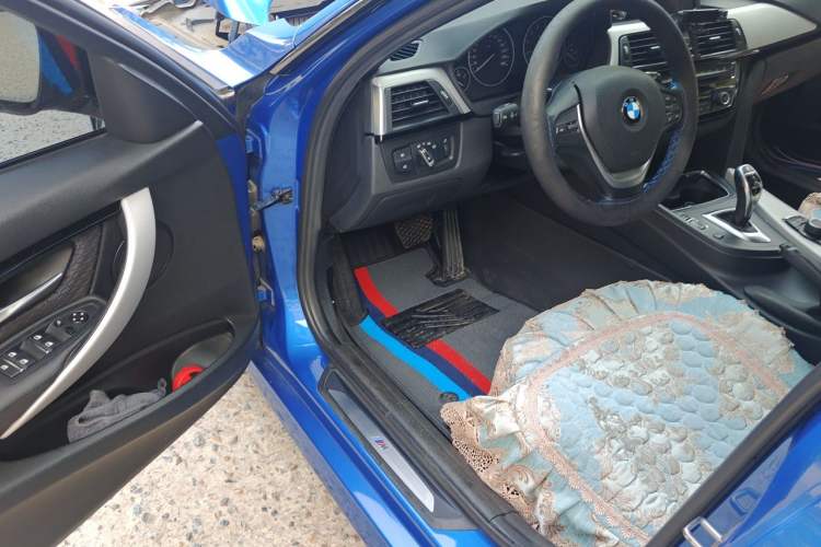 Used BMW 3 Series 2017 320i M Sport Driver Seat
