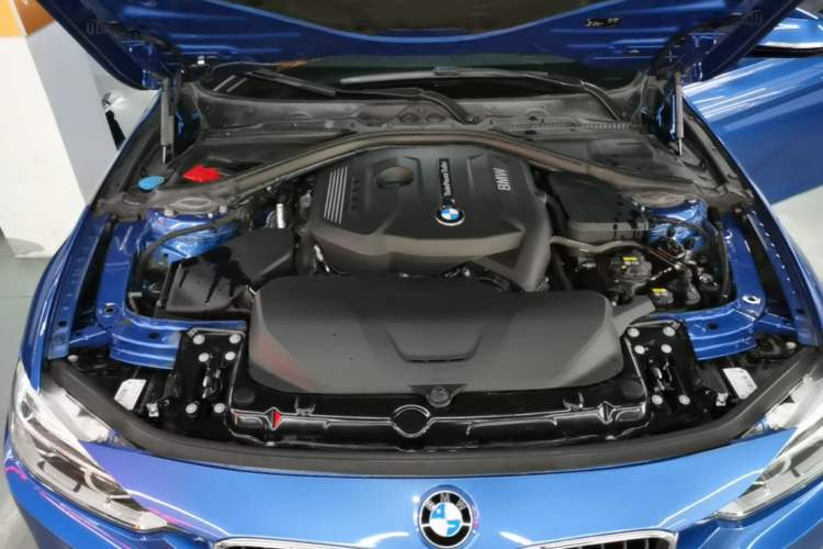 Used BMW 3 Series 2017 320i M Sport Engine Bay