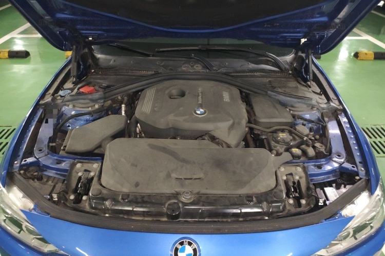 Used BMW 3 Series 2017 320i M Sport Engine Bay