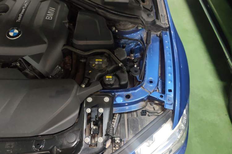 Used BMW 3 Series 2017 330i M Sport Edition Engine Bay Left