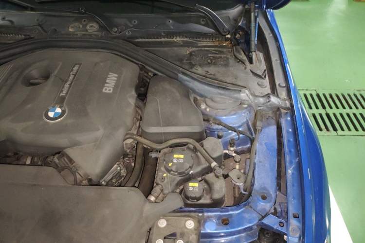 Used BMW 3 Series 2017 320i M Sport Engine Bay Left