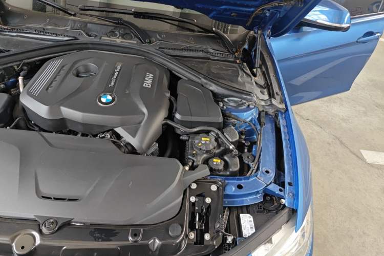 Used BMW 3 Series 2017 320i M Sport Engine Bay Left