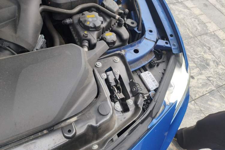 Used BMW 3 Series 2017 330i M Sport Edition Engine Bay Left
