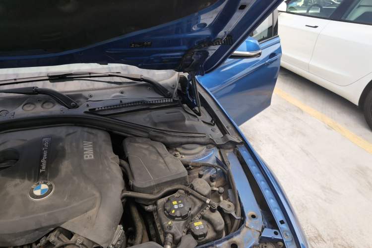 Used BMW 3 Series 2017 320i M Sport Engine Bay Left