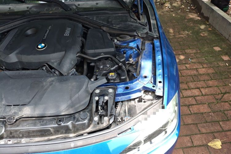 Used BMW 3 Series 2017 320i M Sport Engine Bay Left
