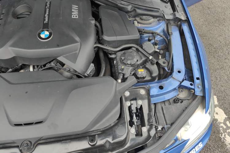 Used BMW 3 Series 2017 320i M Sport Engine Bay Left