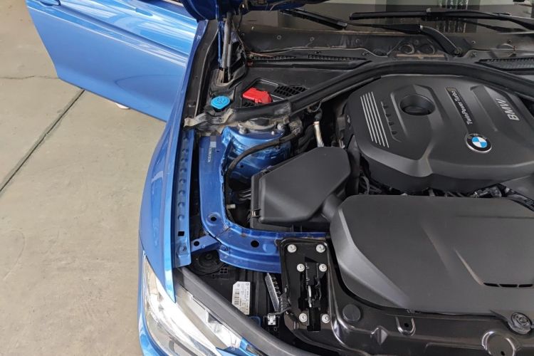 Used BMW 3 Series 2017 320i M Sport Engine Bay Right