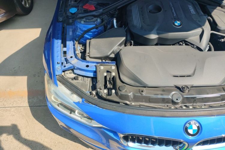 Used BMW 3 Series 2017 320i M Sport Engine Bay Right
