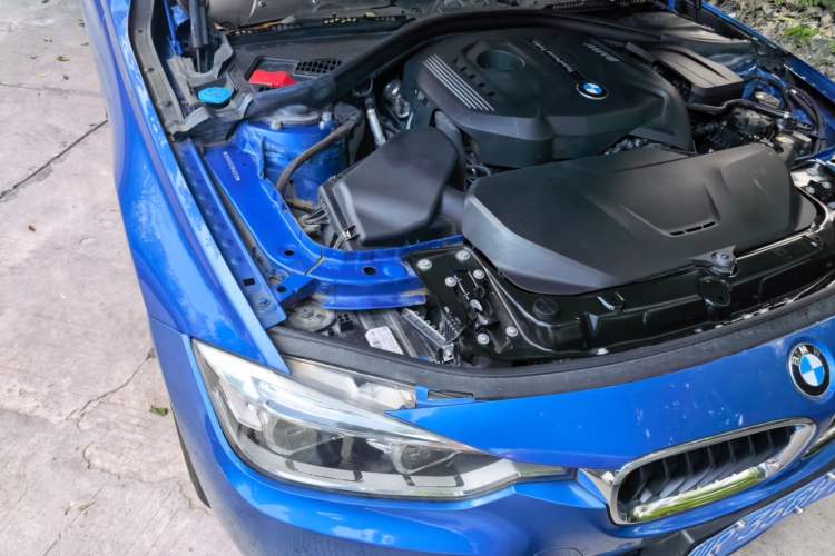 Used BMW 3 Series 2017 320i M Sport Engine Bay Right