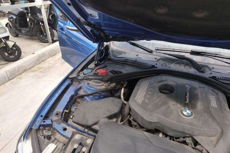 Used BMW 3 Series 2017 320i M Sport Engine Bay Right