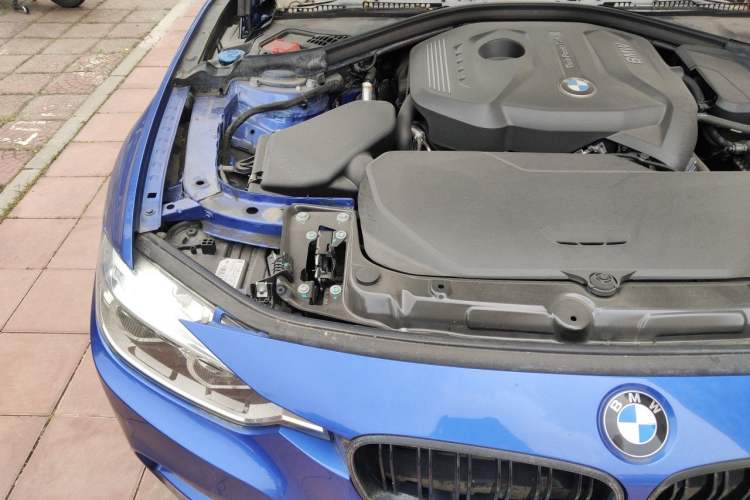 Used BMW 3 Series 2017 320i M Sport Engine Bay Right