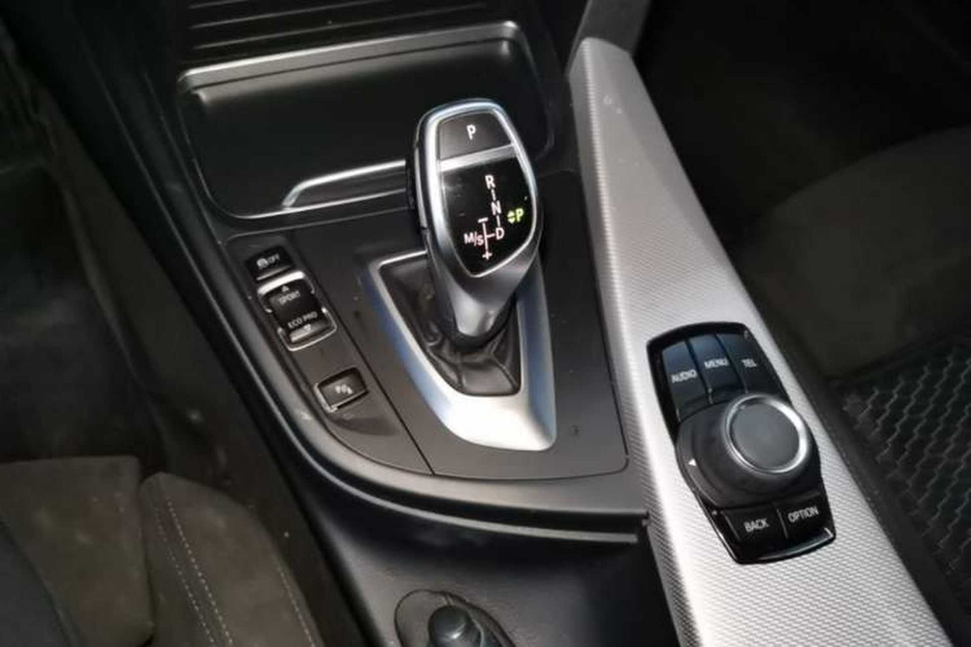 Used BMW 3 Series 2017 320i M Sport Gear Lever
